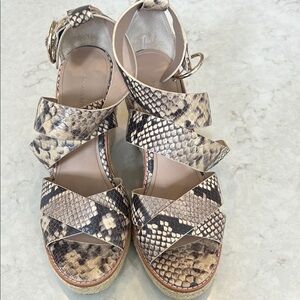 Banana Republic Cream and Black Sandals with Gladiator Design